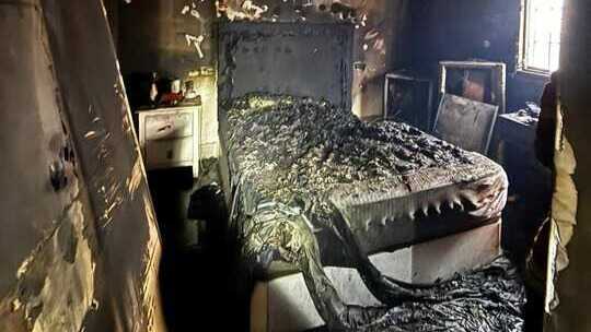 Incendio en una vivienda de Lepe moviliza a Bomberos de Huelva: logran controlar el fuego sin heridos