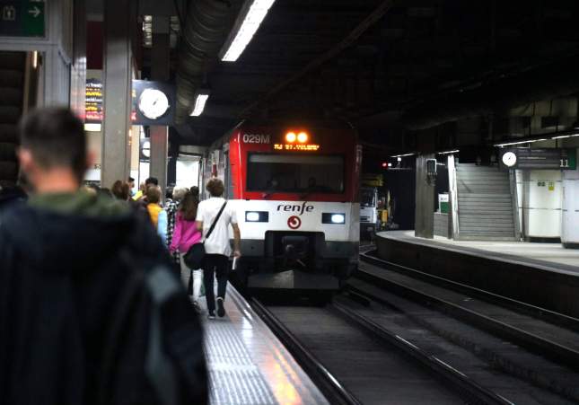 Intentan huir por las vías del tren: detenidos dos narcotraficantes en Barcelona