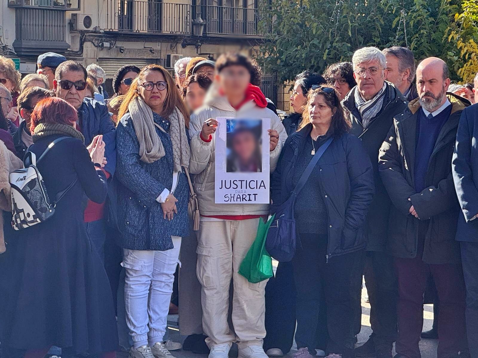 Las familias de las menores declaran en Comisaría mientras el Gobierno insiste en la “máxima prudencia”