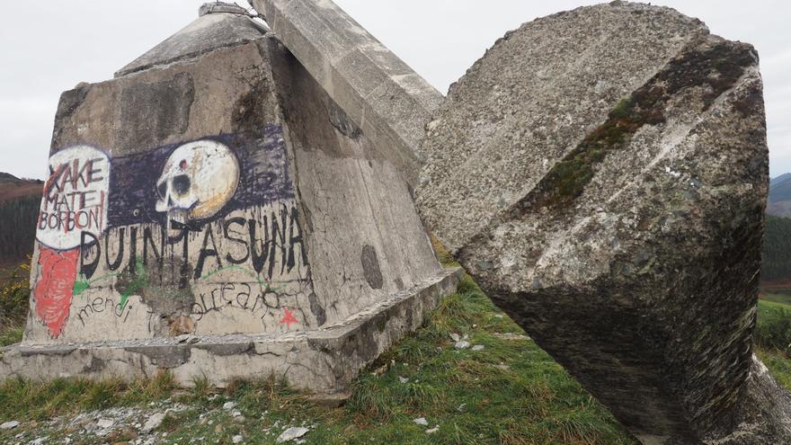 Presentan una querella por el derribo de la cruz de Morkaiko de Elgoibar