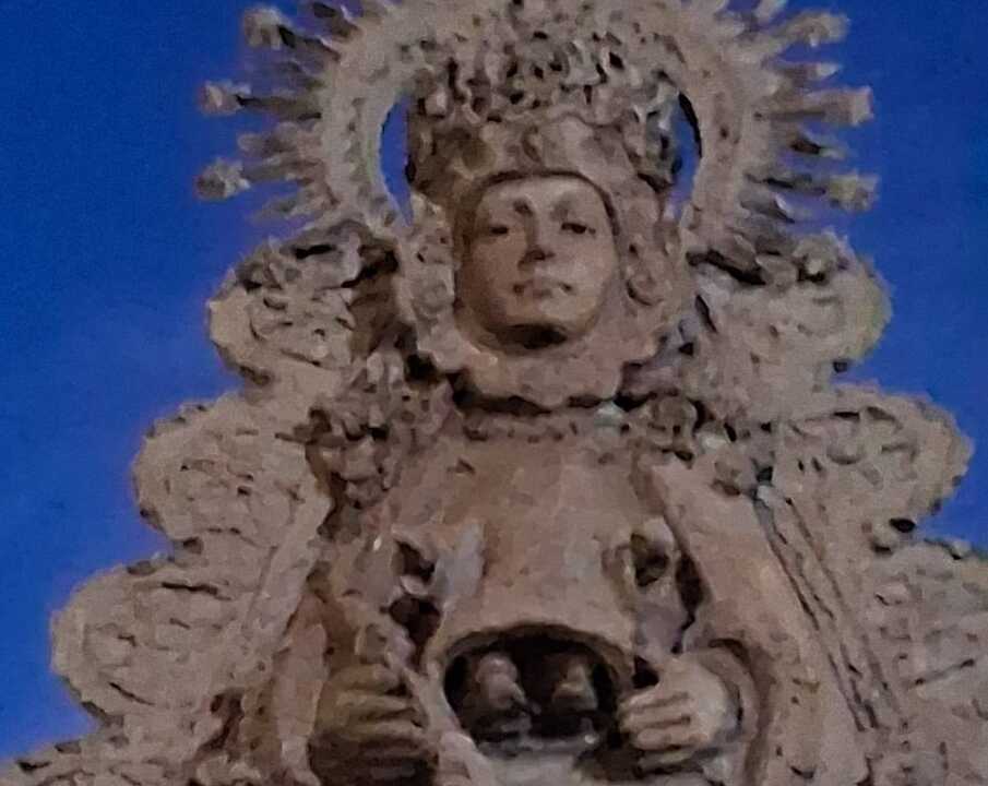Grave acto vandálico al monumento a la Virgen del Rocío de Gibraleón