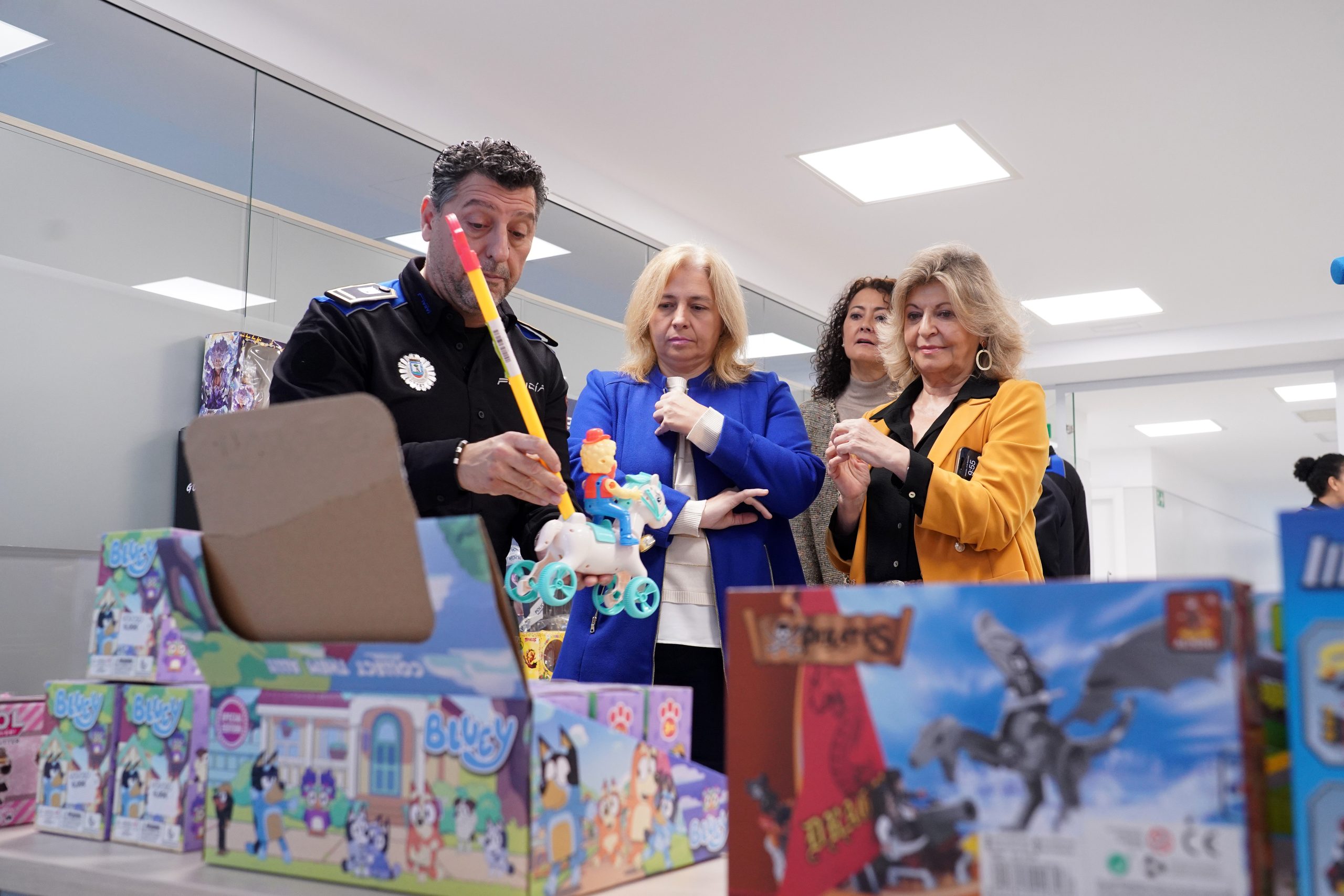 Alerta en Navidad: Policía interviene miles de juguetes y productos falsificados