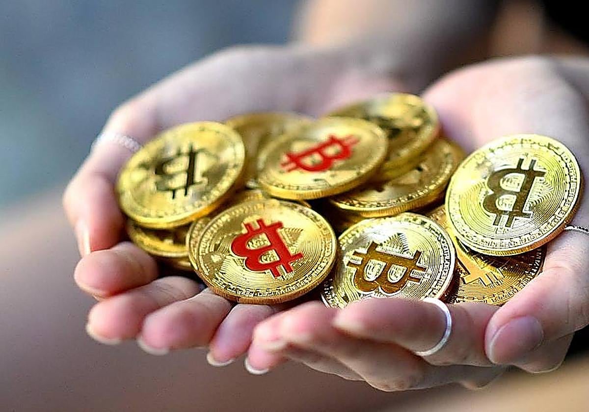 Recuperan los 9.200 euros estafados a un vecino de Málaga en criptomonedas con técnicas de manipulación emocional