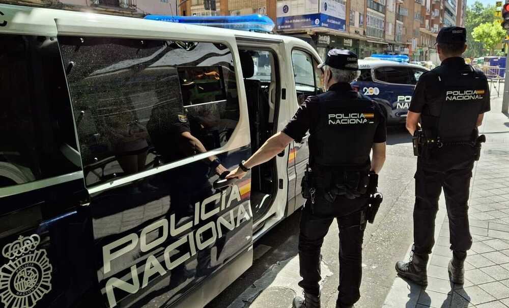 Detenidos madre e hijo por golpear a un policía