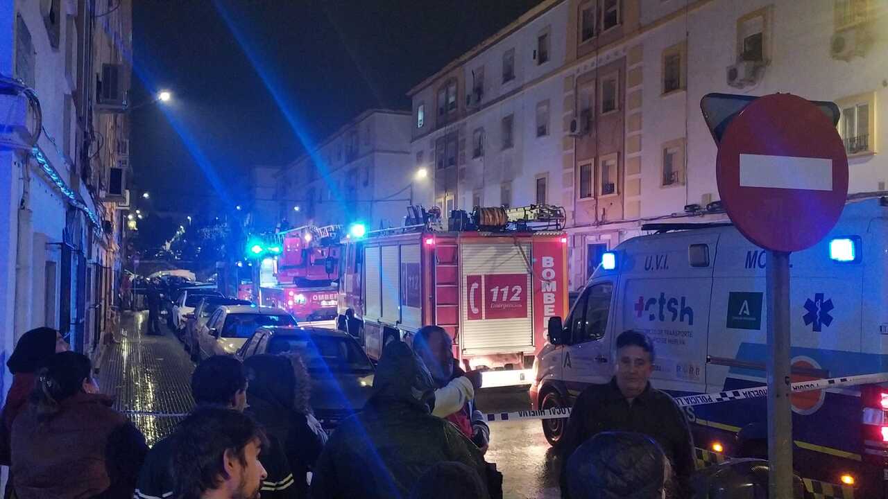 Mujer resulta herida por incendio en vivienda de Huelva capital