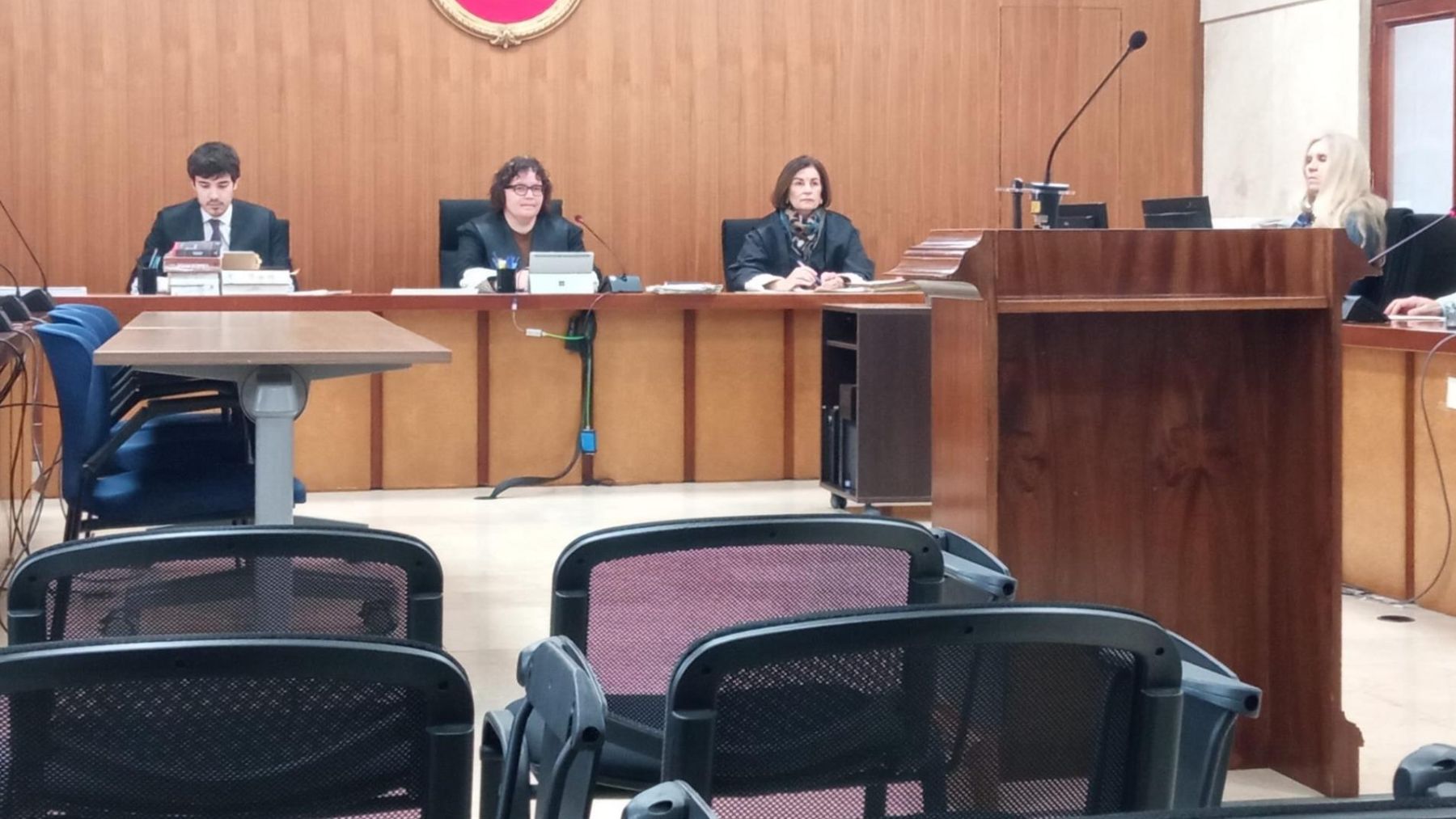 El acusado de violar 20 veces a su hijastra en Mallorca se fuga de la justicia y ordenan su búsqueda