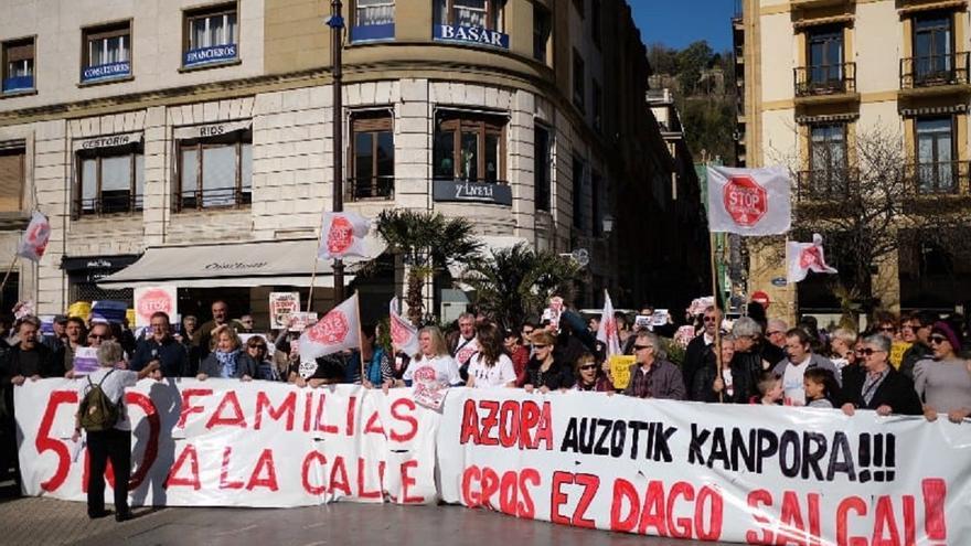 Paralizan el desahucio de una familia inquilina en Gros