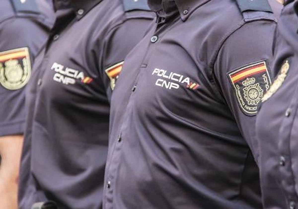 Tres policías salvan la vida en Málaga a un hombre con maniobras de reanimación cardiopulmonar