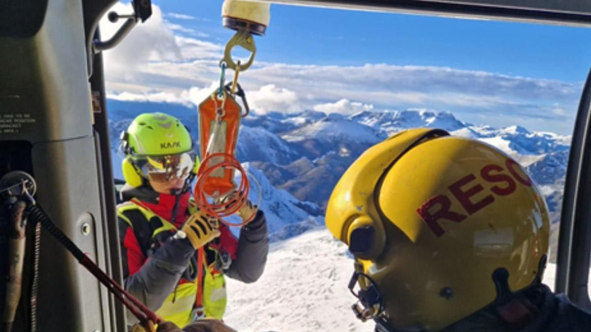 Rescate de montaña en helicóptero del Grupo de Salvamento de la Junta de Castilla y León