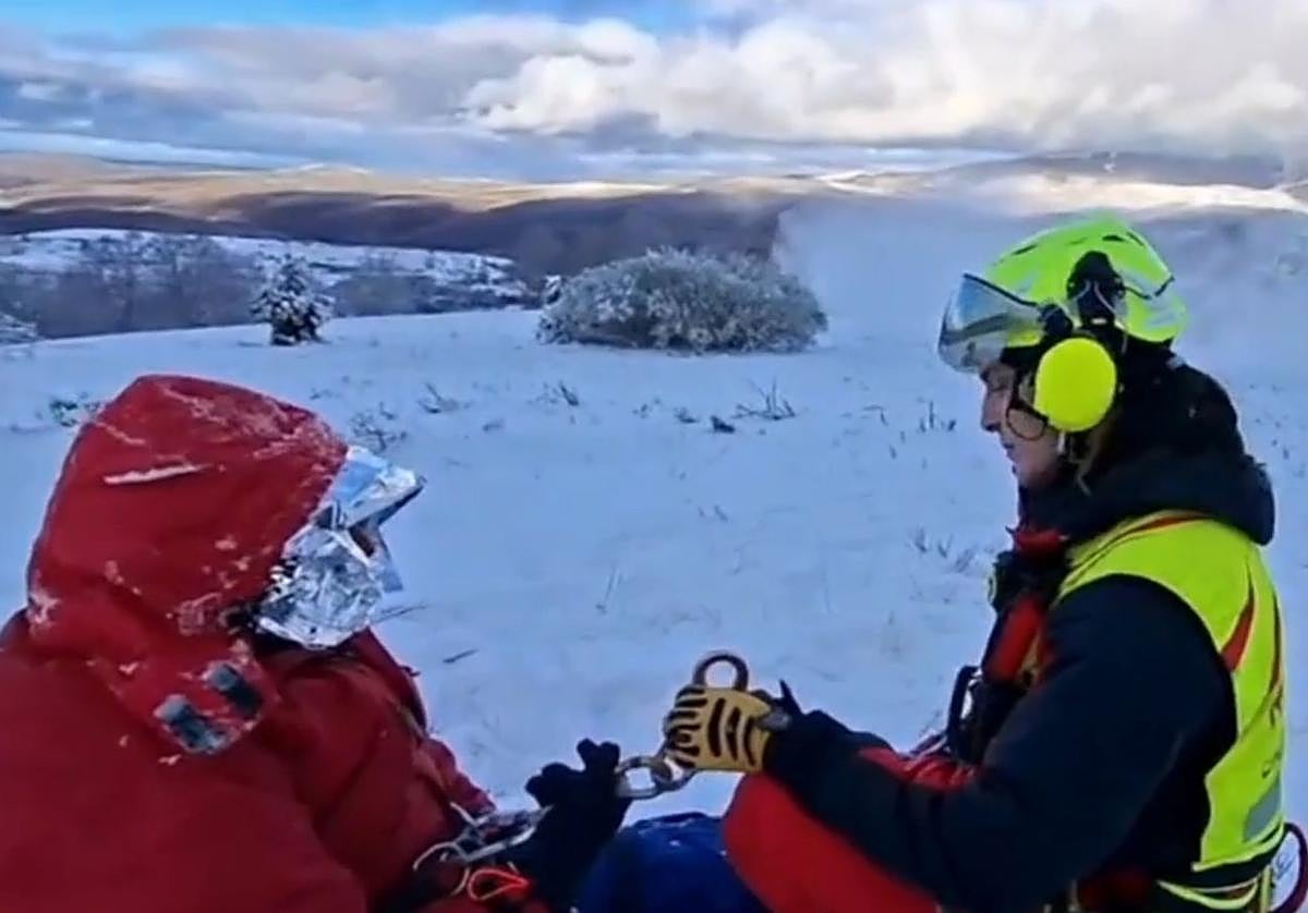 Rescatada en helicóptero una montañera tras lesionarse al bajar de un pico en Burgos