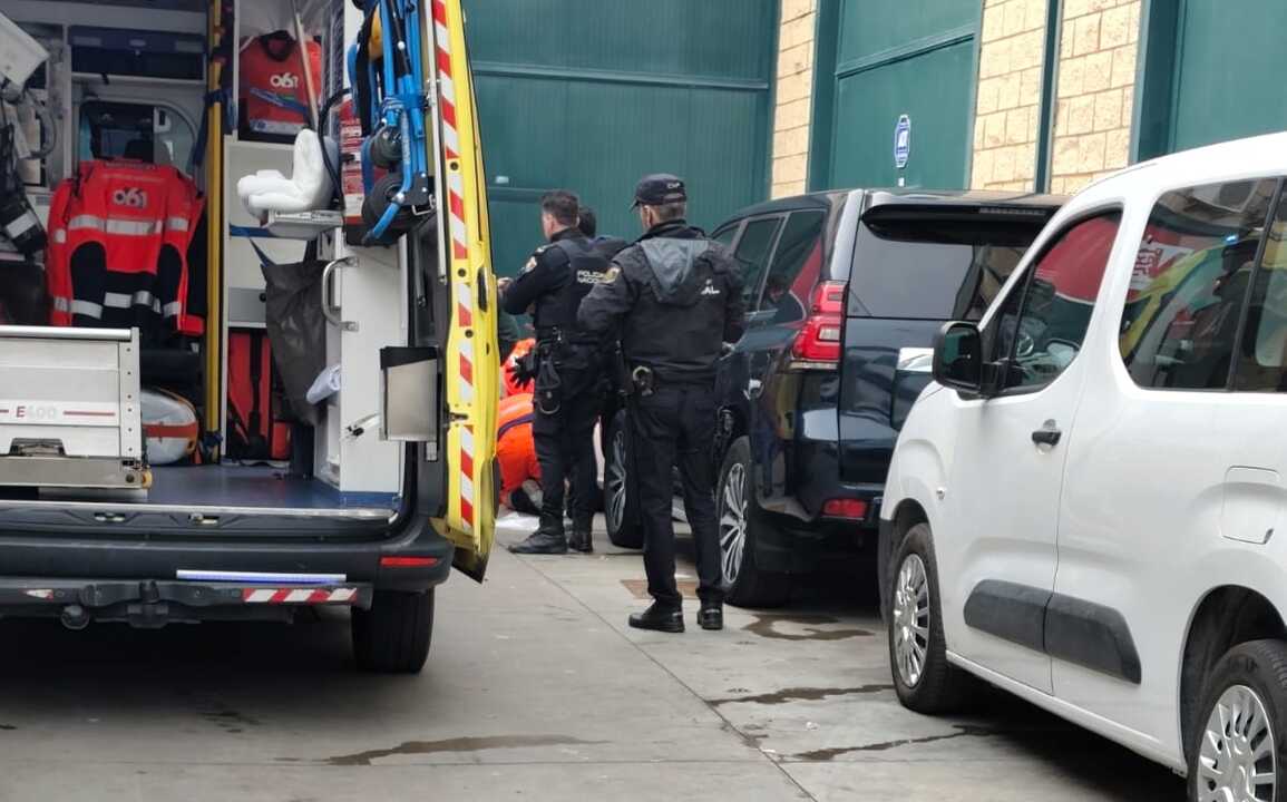 Trabajador resulta herido grave tras caer de un torito a 5 metros de altura en un polígono de Huelva