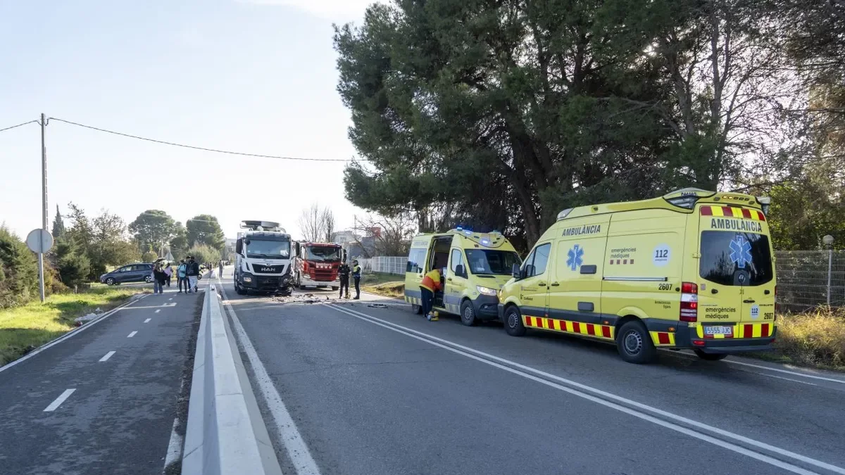 Muere el conductor de un coche al chocar contra un camión en Gualda