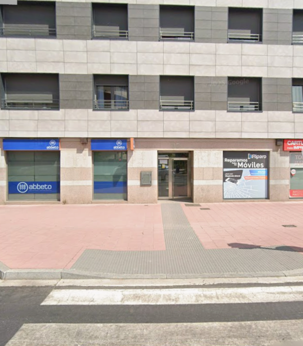 Herida tras colisionar un coche y un patín en Arco de Ladrillo