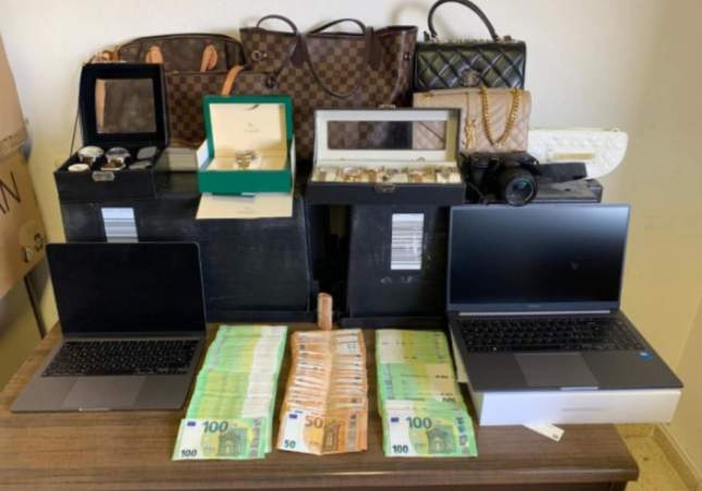 Desarticulada banda criminal que robaba paquetes de Amazon en rutas hacia Catalunya