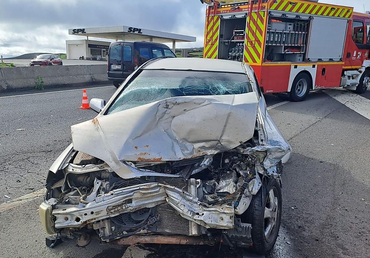 Un herido en una colisión entre dos vehículos en la LZ‑2, dirección Tías