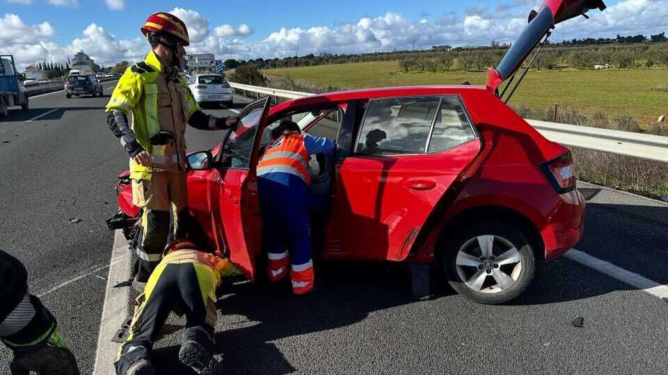Galería| Accidente en la A-49: una persona herida tras chocar tres vehículos