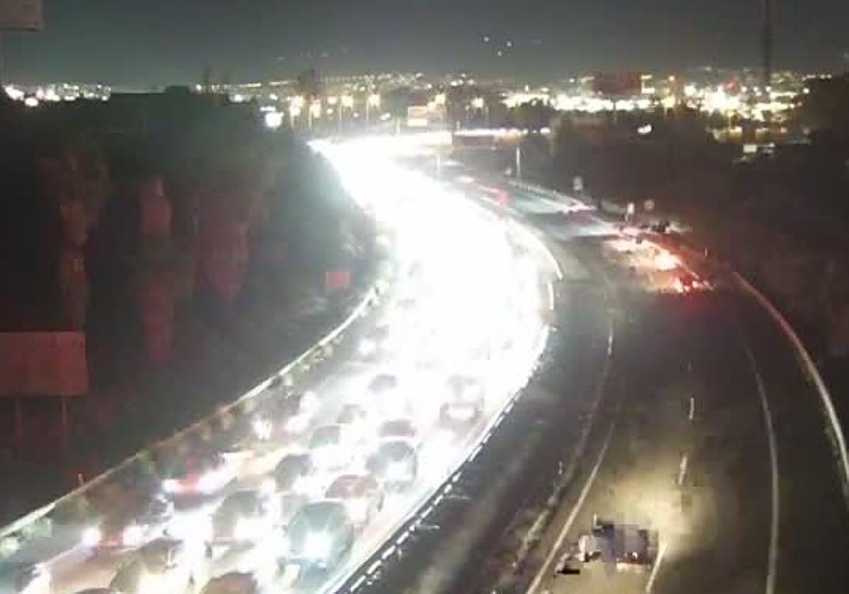 Siete kilómetros de retenciones por un alcance entre tres vehículos en la A-7, a la altura de Torremolinos