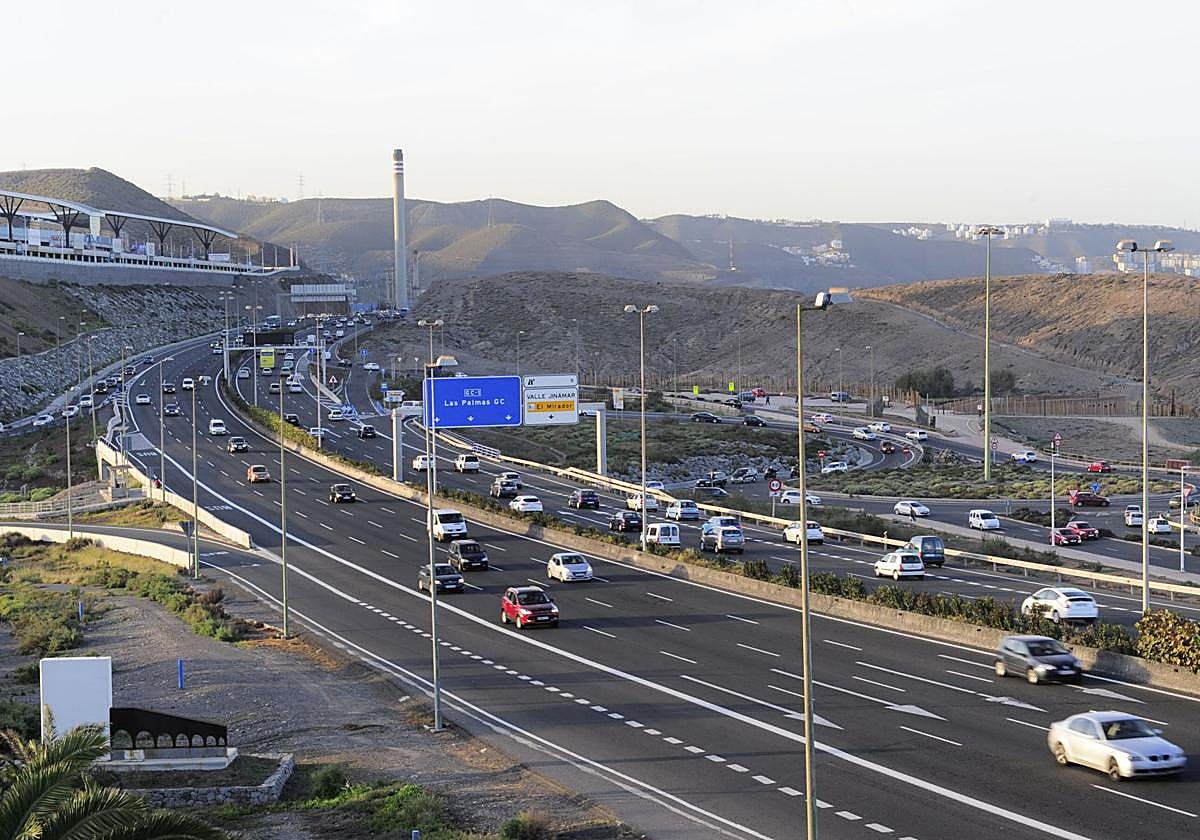 Un accidente múltiple a la altura del CC El Mirador provoca retenciones en la GC-1 en sentido norte