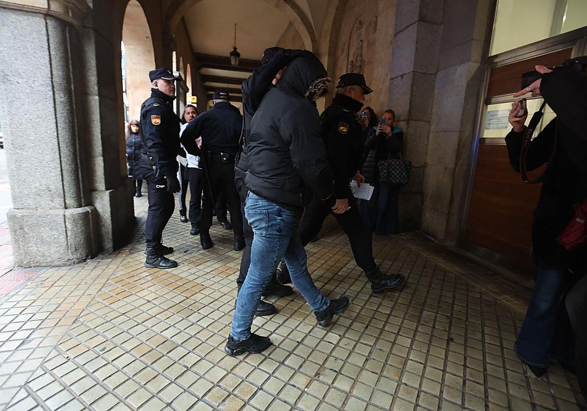 La familia de la mujer asesinada en Béjar : «Él le dijo que antes de verla con otro hombre quería verla muerta»
