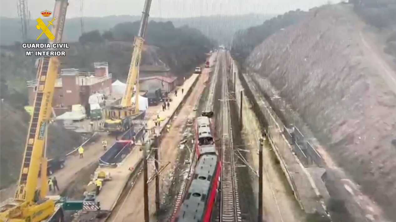 Así avanzan los trabajos de investigación y la retirada de los trenes accidentados en Adamuz