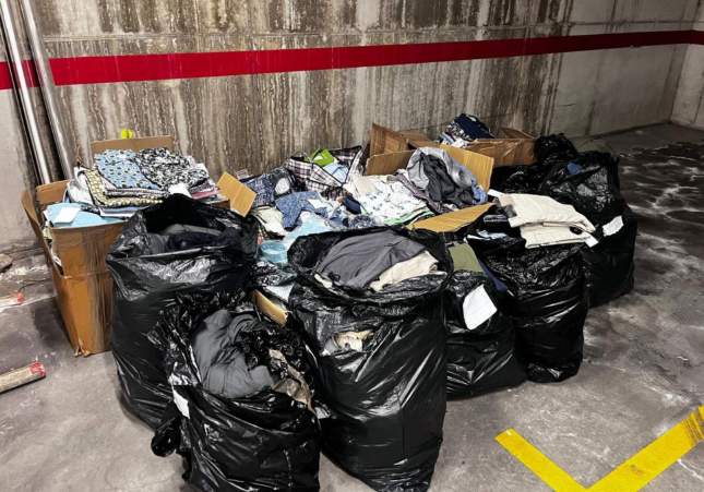 Desarticulan banda de receptadores de ropa robada en Sant Adrià de Besòs: más de 1.000 prendas encontradas en furgoneta