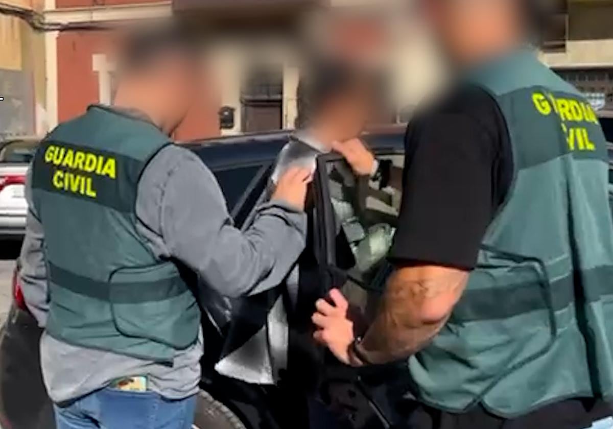 Liberan a un octogenario utilizado por un grupo criminal para ejercer la mendicidad y estafar a través de internet