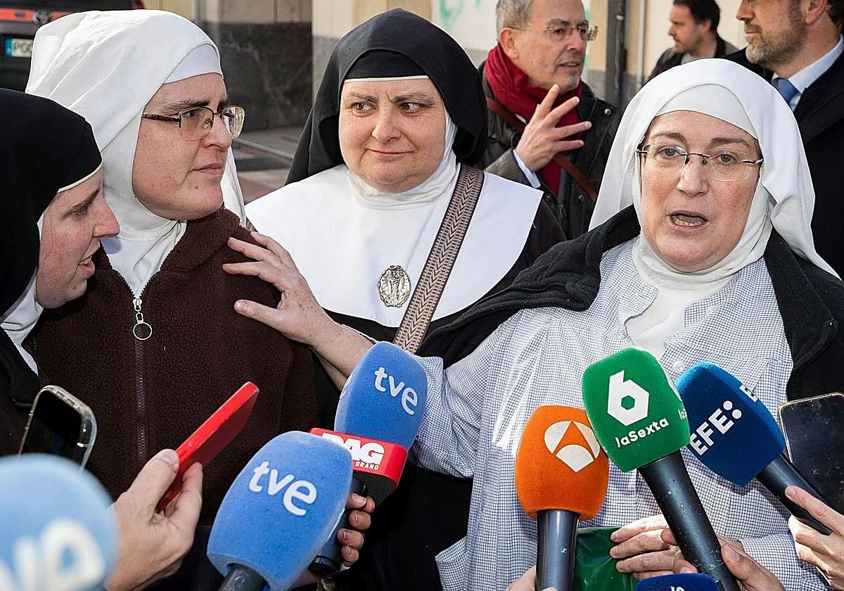 Detenidas dos monjas y un anticuario por apropiación indebida de obras de arte de conventos en Burgos y Bizkaia