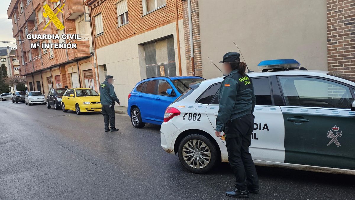 Detenido en Santa María del Páramo por pinchar las ruedas de 38 coches en una noche