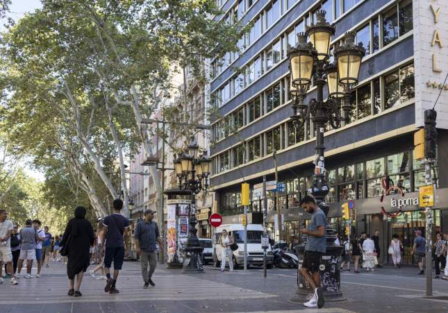 Detenido un hombre por agredir sexualmente a dos chicas en La Rambla de Barcelona