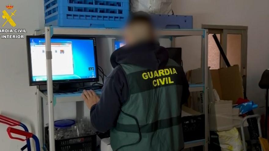 Detienen al responsable de un bar por instalar cámaras ocultas en los aseos del local en Valencia