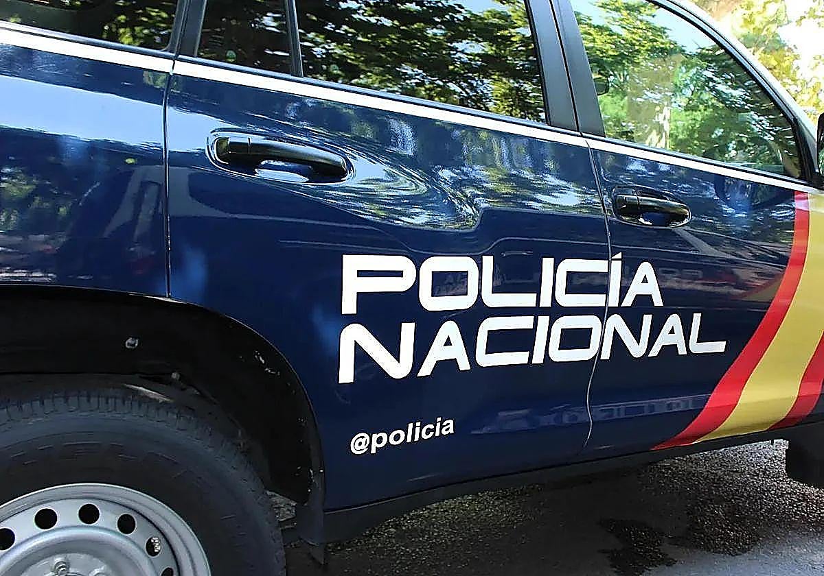 Retiran un machete de vidrio a un hombre que caminaba por Varea