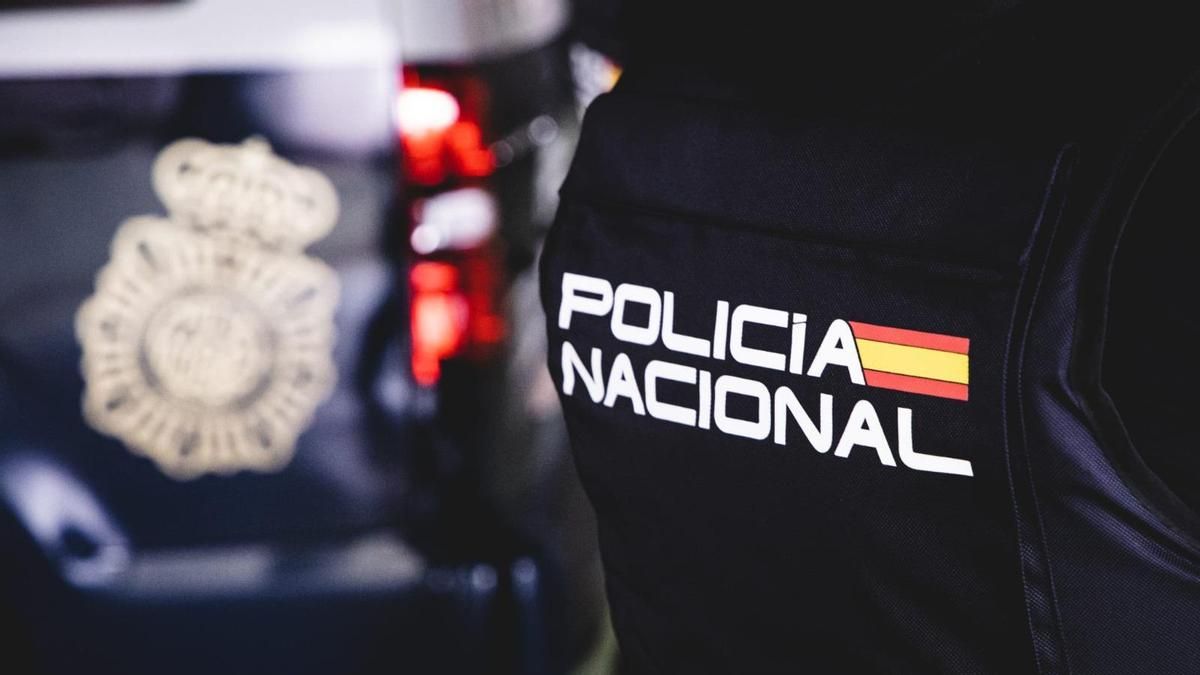 Detienen dos veces a un hombre por tres robos con violencia contra mujeres en Ponferrada, quedando en libertad con cargos