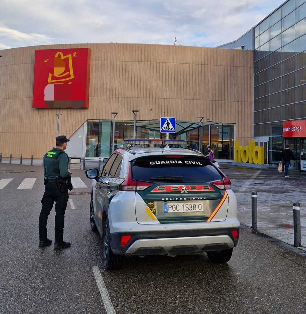 La Guardia Civil detiene a dos personas por robo de prendas