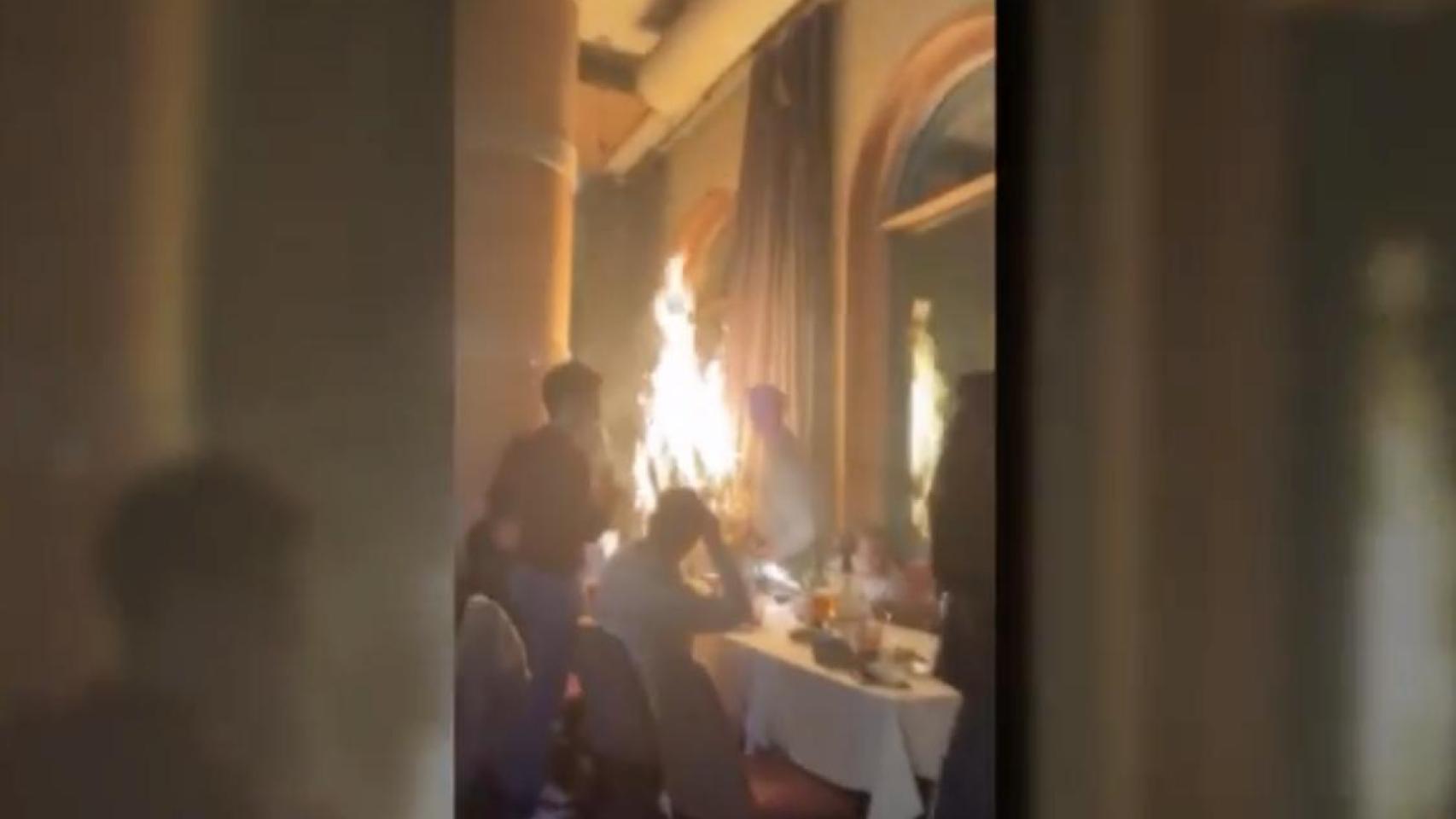 Madrid podría prohibir el uso de bengalas en locales de ocio tras el incendio en 'Fanático'