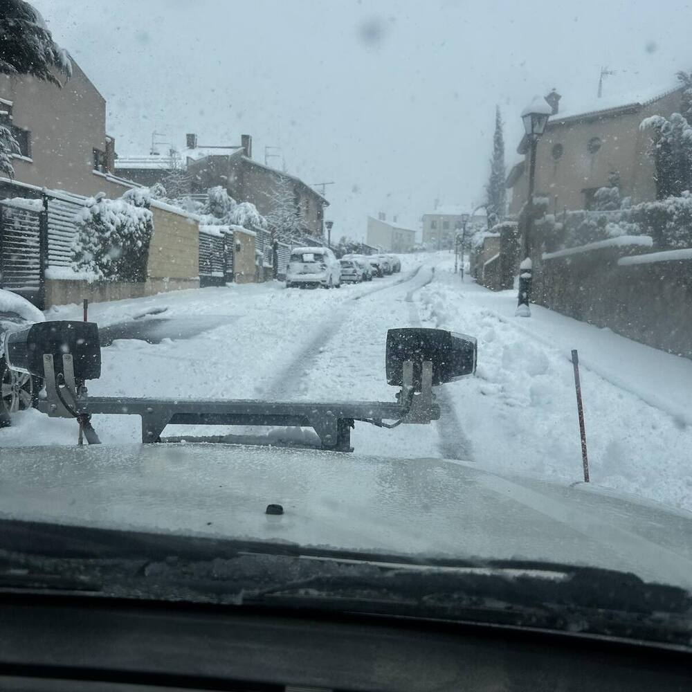 Torrecaballeros limpia la nieve en todos sus núcleos