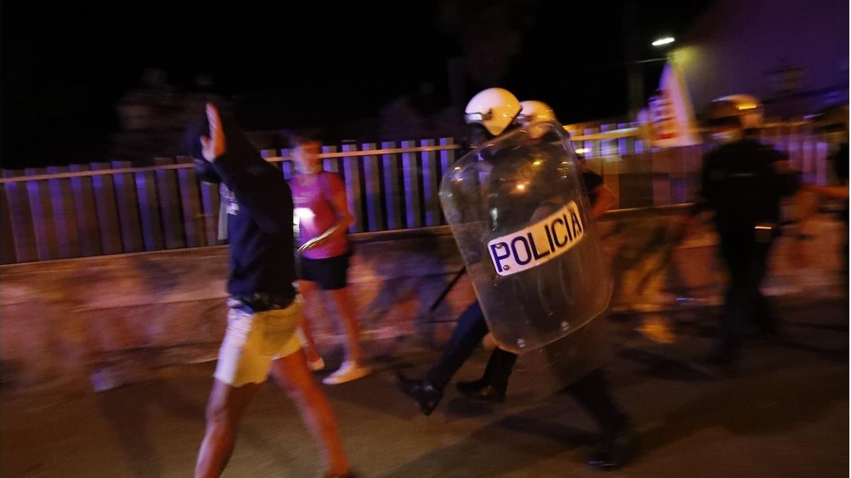 Fuertes protestas por la total falta de acuerdo ante los casi 400 despidos en LM Wind Power del Bierzo.