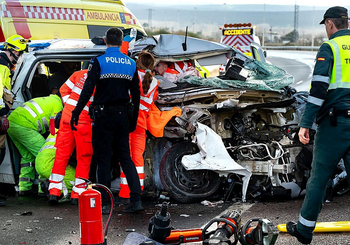 Un grave accidente obliga a cortar el acceso a Ciudad Rodrigo y deja múltiples heridos