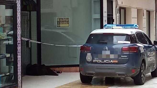 Hallan muerta a una mujer en la calle Arquitecto Pérez Carasa de Huelva