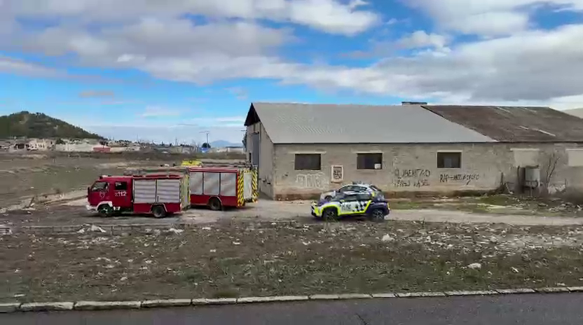 Hallan el cadáver de un hombre bajo un coche en una nave abandonada de Cehegín