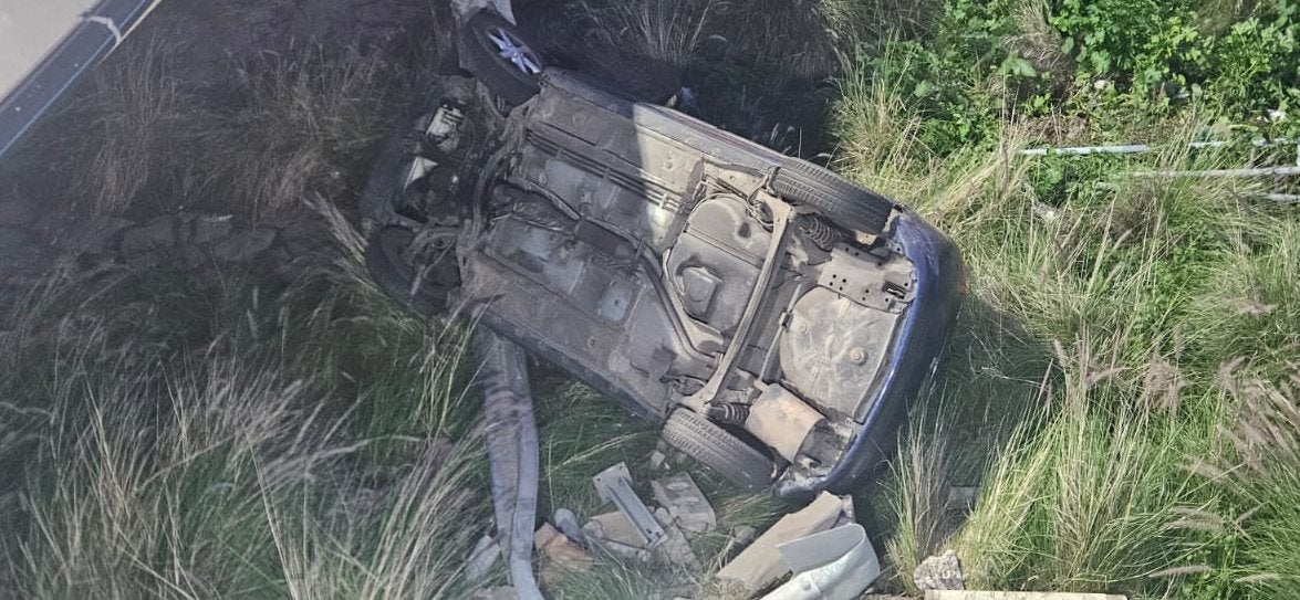 Un hombre en estado grave tras salirse de la vía y volcar su turismo en el polígono de Arinaga