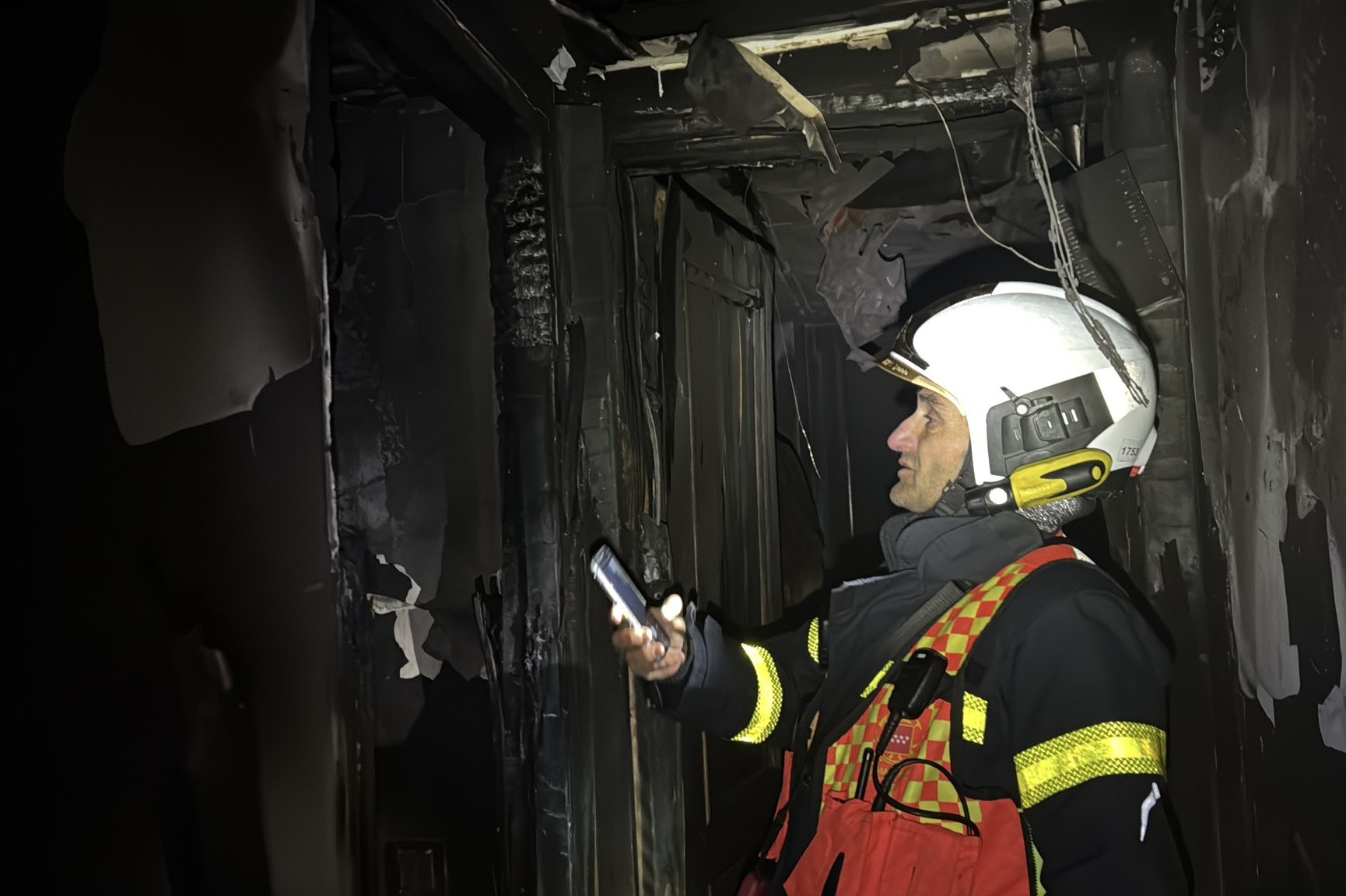 Incendio en Boadilla del Monte deja una veintena de heridos por inhalación de humo, incluyendo a una mujer y su hijo hospitalizados