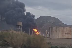 Incendio sin heridos en la refinería de Escomberas: recomiendan refugiarse en lugares cerrados