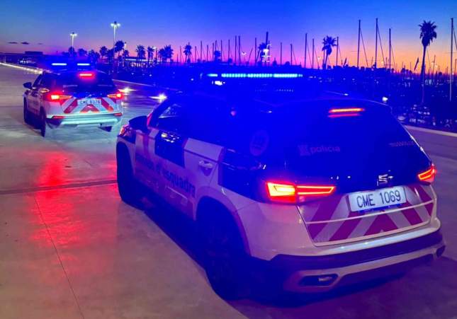 Intento de fuga en Barcelona acaba en accidente tras embestir a vehículo de los Mossos y atropellar a agentes