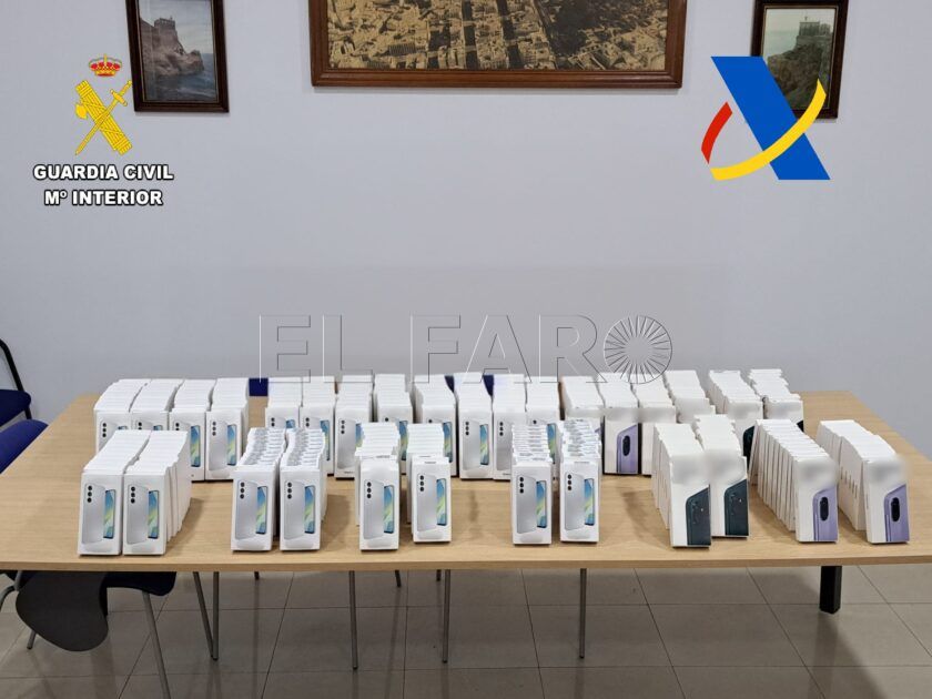 Intervienen 300 teléfonos móviles de contrabando en el puerto de Melilla: valorados en 24.000 euros