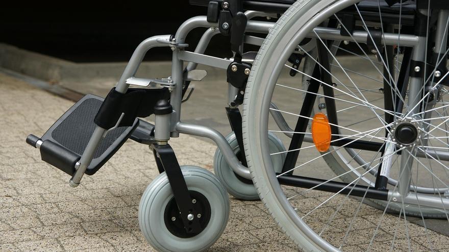 Joven en silla de ruedas víctima de estafa al perder su coche adaptado: «Quedé vendido en casa»