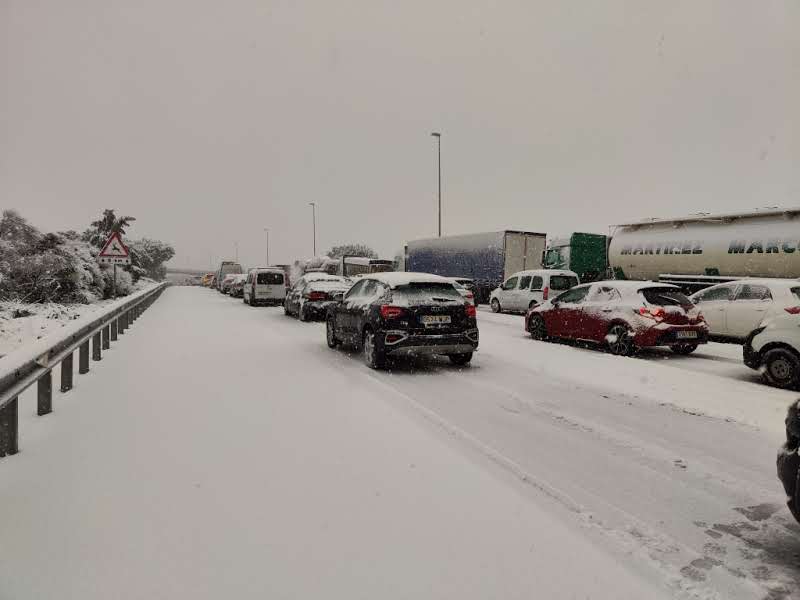 Madrid mantiene el dispositivo invernal en carreteras este jueves