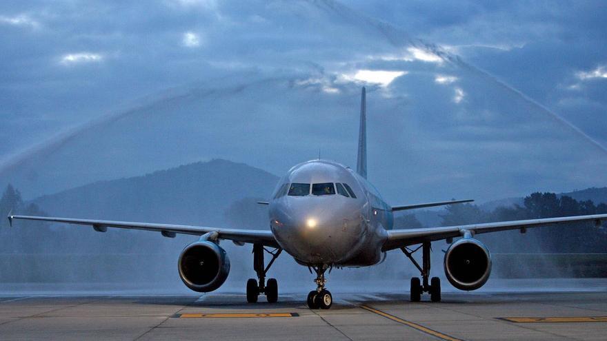 En libertad un hombre que intentó subir a un avión en Tenerife con el cadáver de su mujer