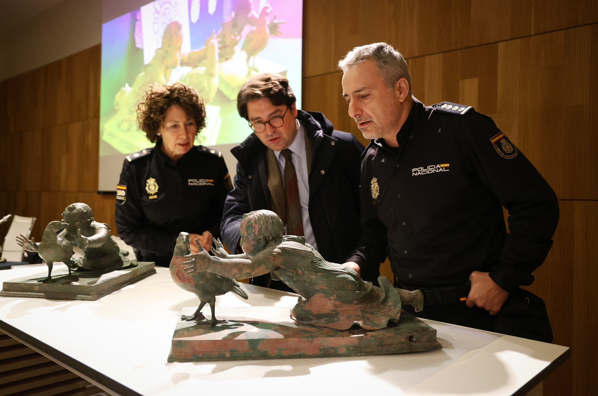 Policía recupera dos esculturas de bronce de la época romana expoliadas en 2007