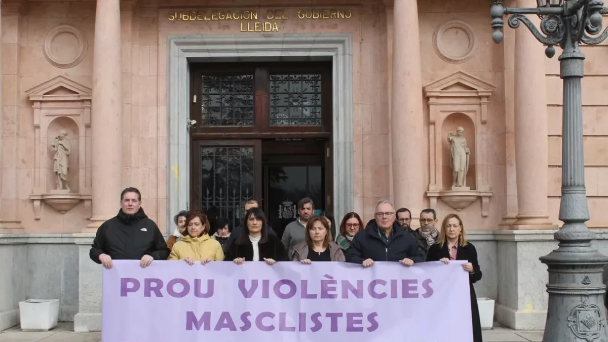 Minuto de silencio por los últimos asesinatos machistas en el Estado
