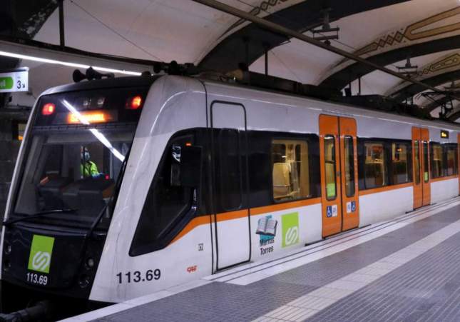 tren ferrocarrils fgc acn